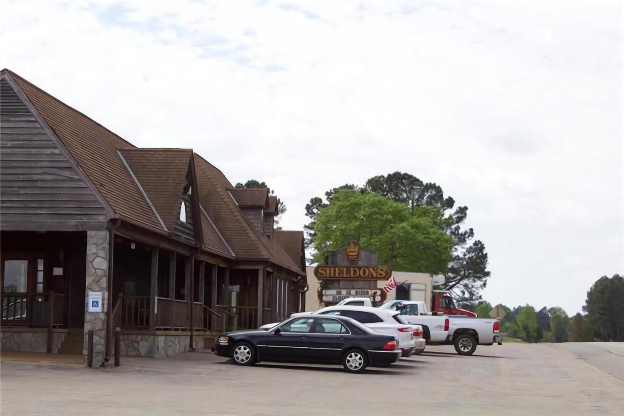 Oyo Sheldon'S Motel And Restaurant Keysville Esterno foto