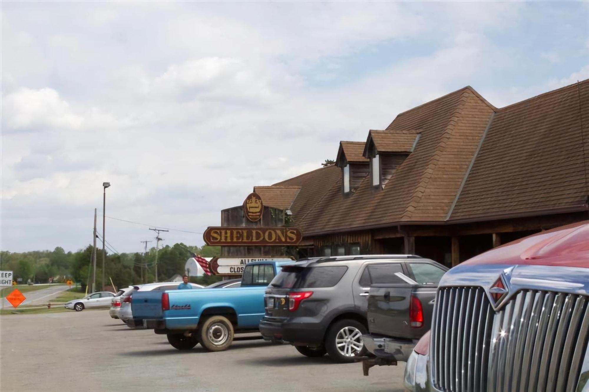 Oyo Sheldon'S Motel And Restaurant Keysville Esterno foto