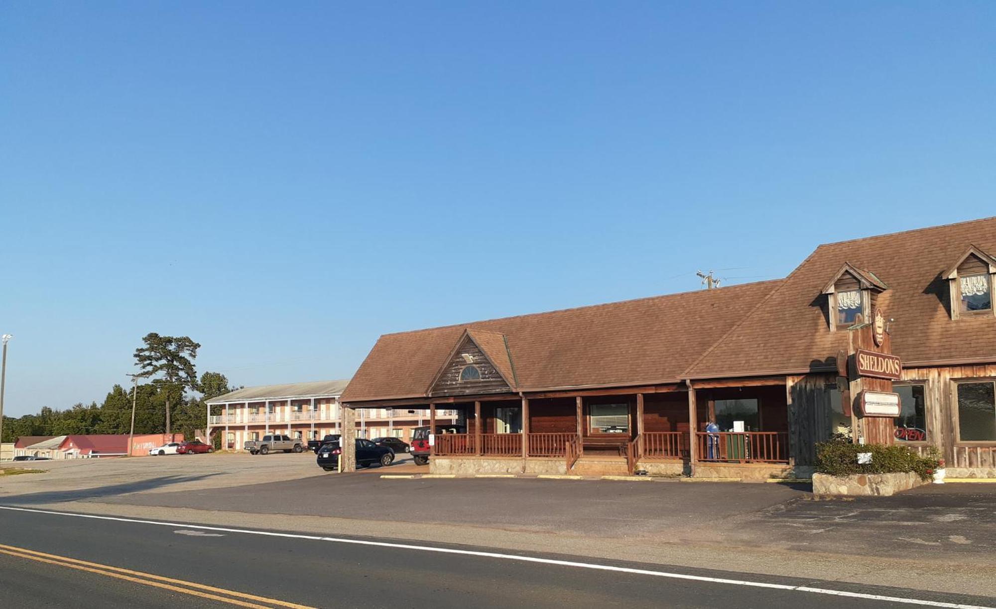 Oyo Sheldon'S Motel And Restaurant Keysville Esterno foto