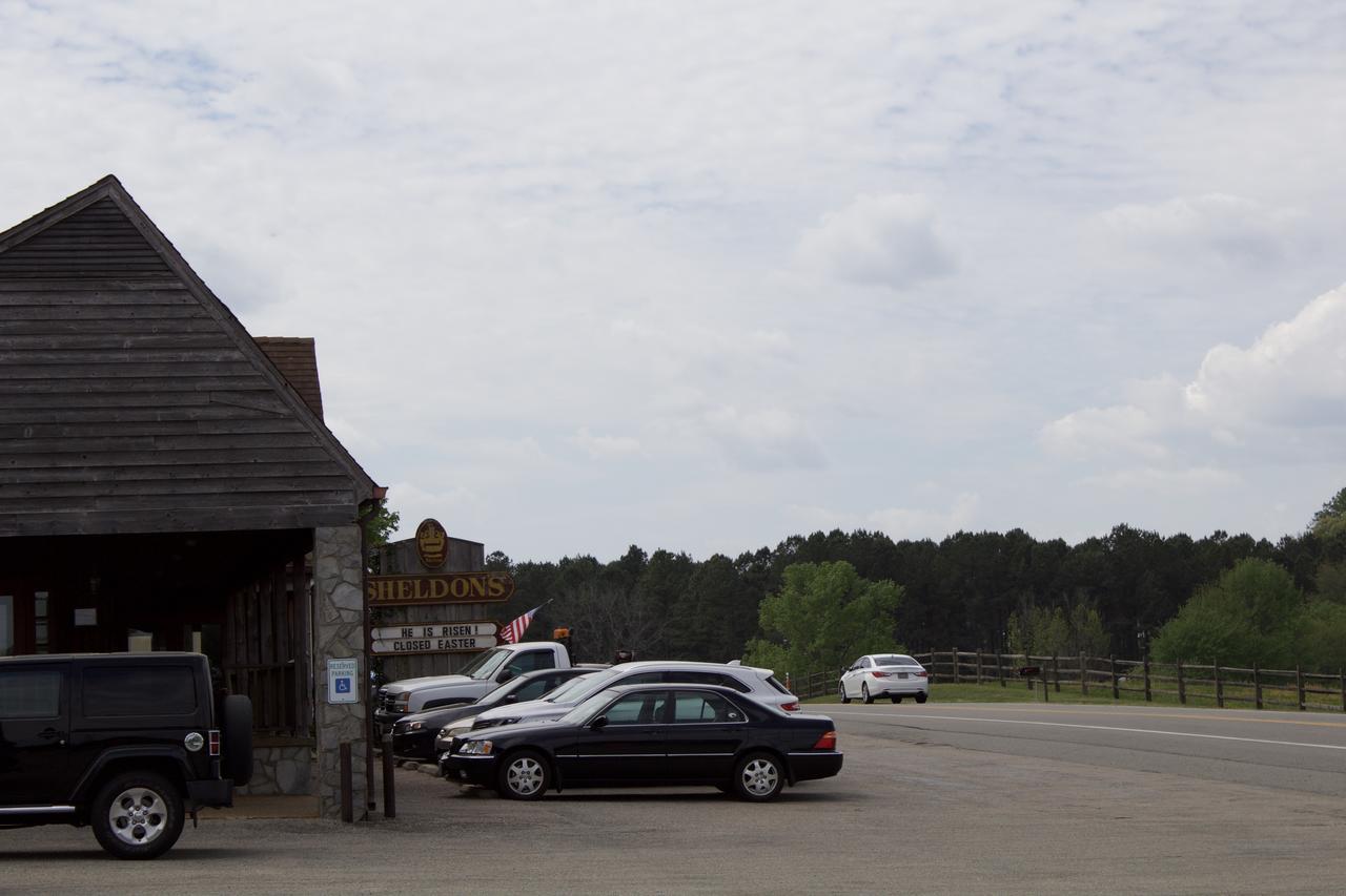 Sheldon'S Motel And Restaurant Keysville Esterno foto